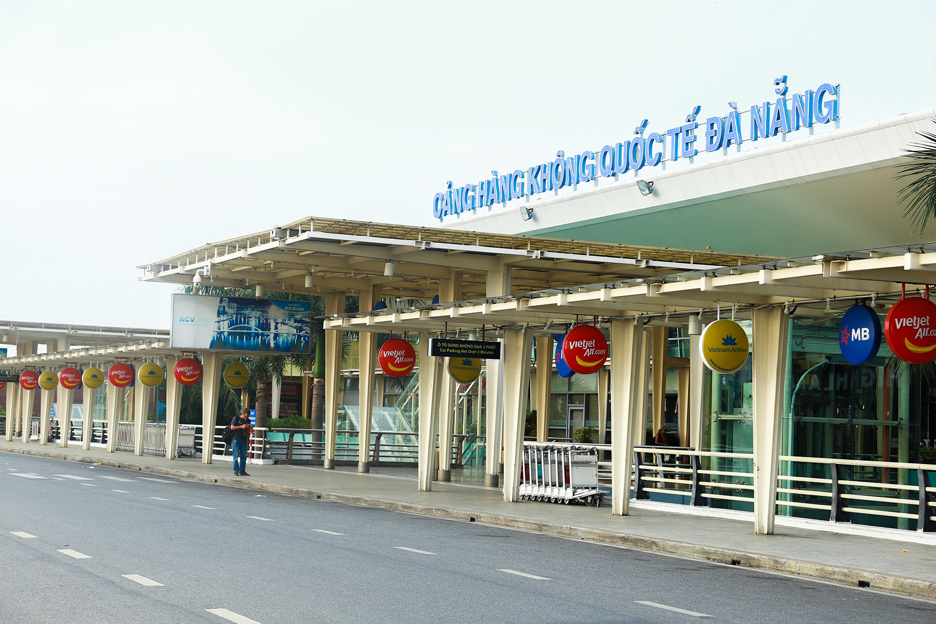 Xet nghiem cho  2.000 nguoi o Cang hang khong quoc te Da Nang anh 9