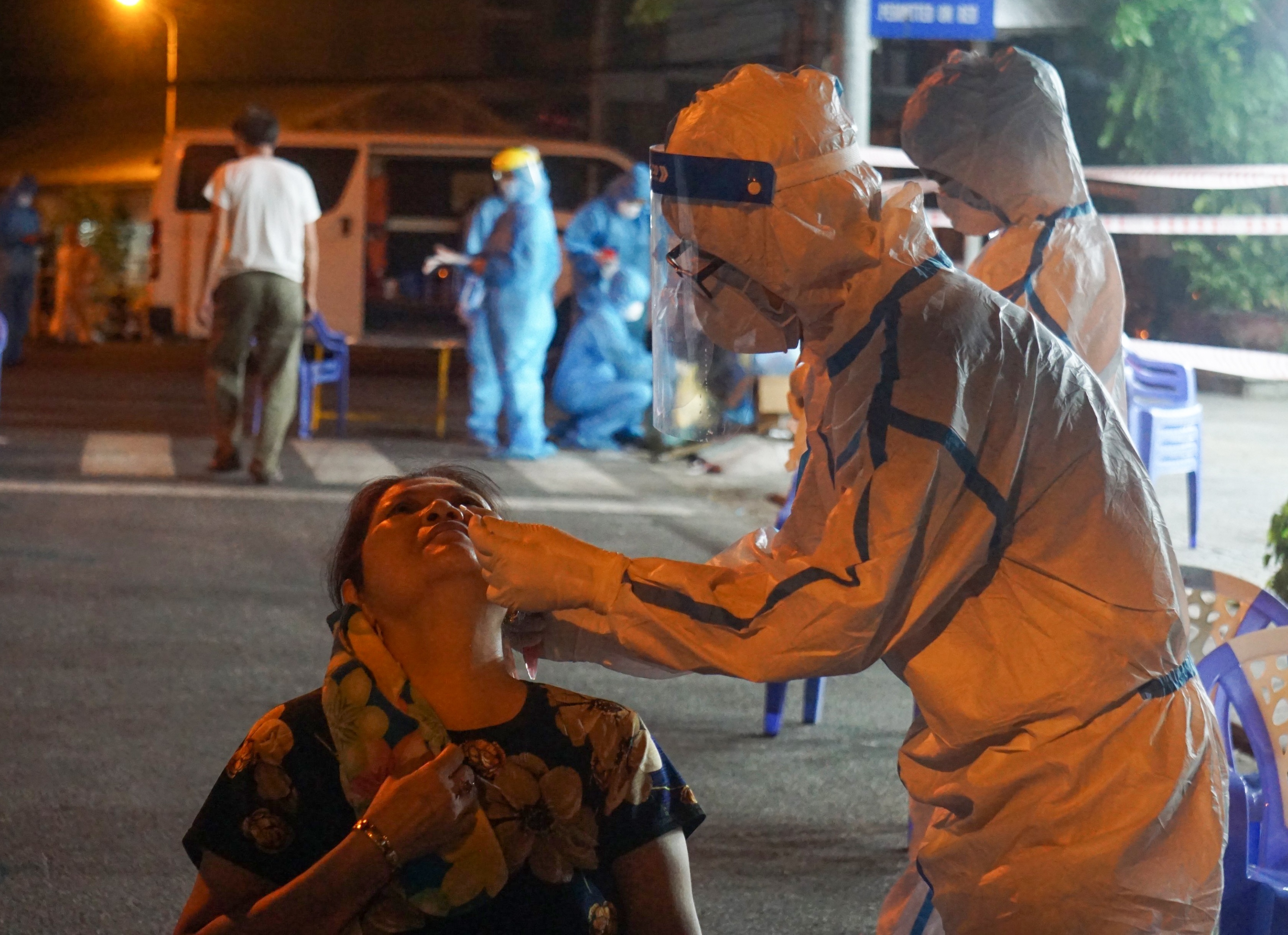 34 ca duong tinh voi nCoV, Da Nang phong toa khu cong nghiep trong dem hinh anh