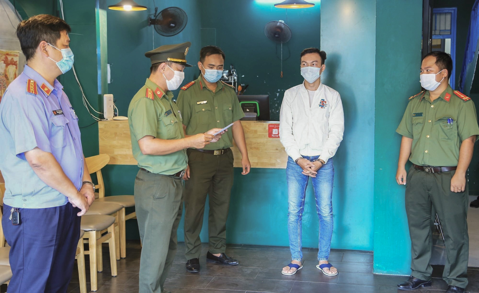 Bắt giám đốc tổ chức cho người nước ngoài nhập cảnh trái phép ảnh 1 Bat giam doc to chuc cho nguoi nuoc ngoai nhap canh trai phep anh 1