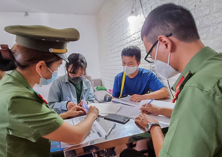 To chuc cho chuyen gia dom nhap canh trap phep anh 1