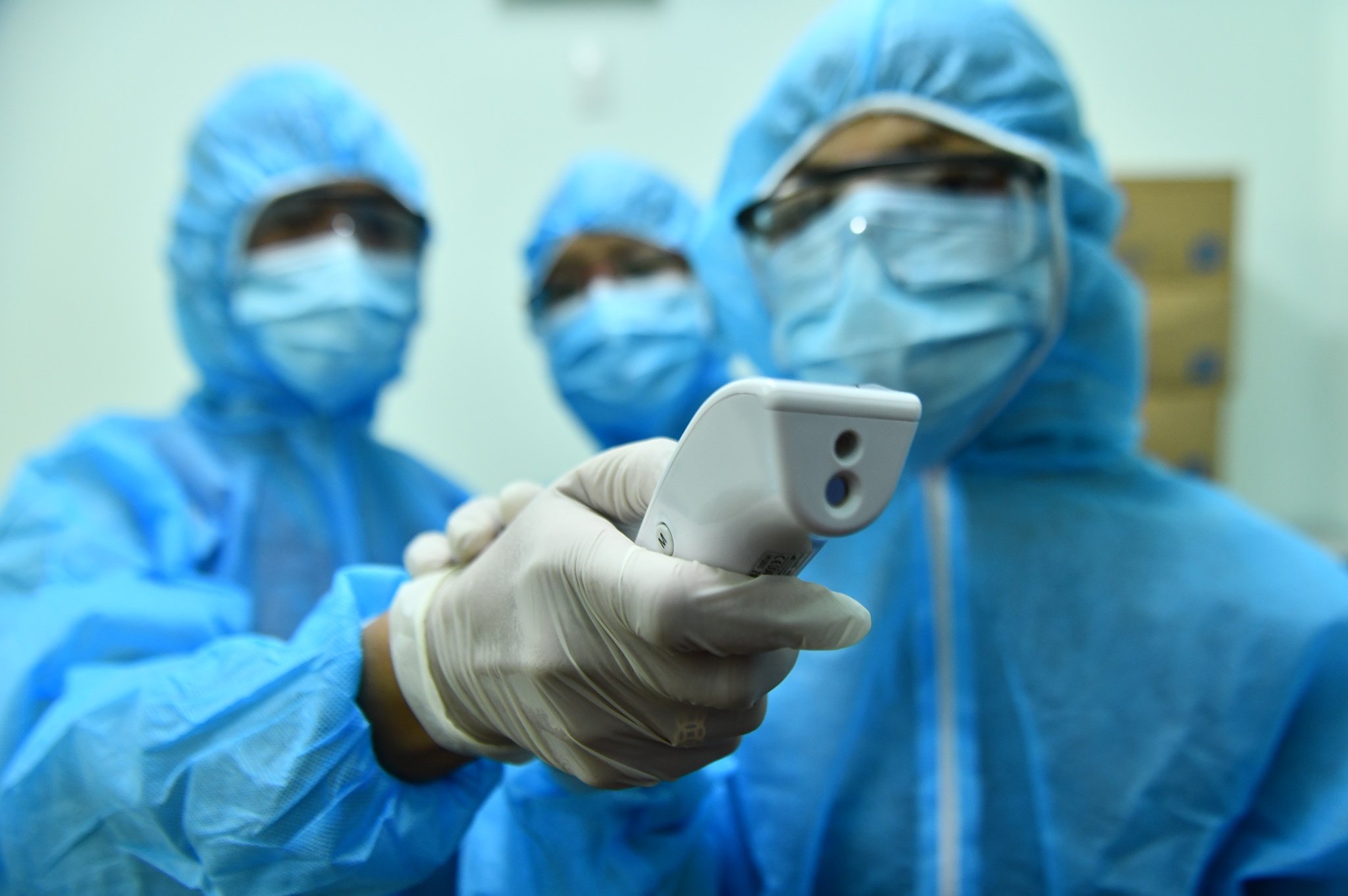 Chien si cong an duong tinh voi nCoV tung di lam can cuoc cong dan hinh anh