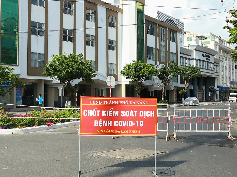 Da Nang phat 7 nguoi Trung Quoc khong chap hanh bien phap phong dich hinh anh