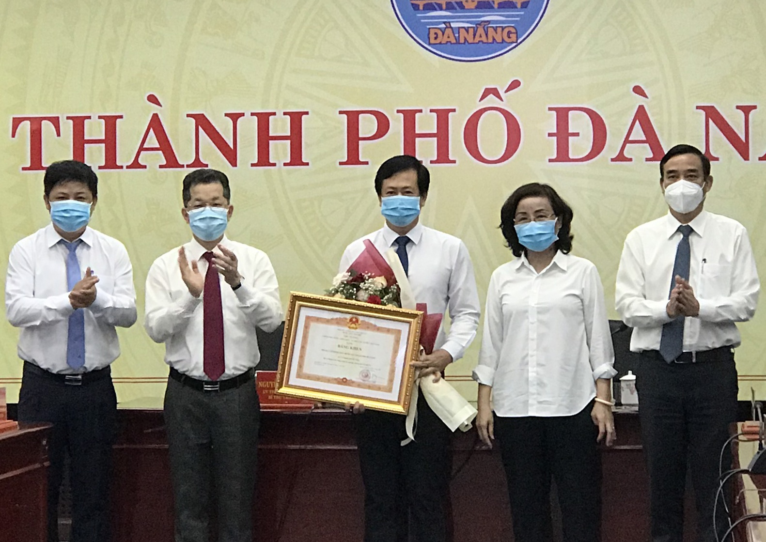 Tang bang khen cho CDC Da Nang anh 1