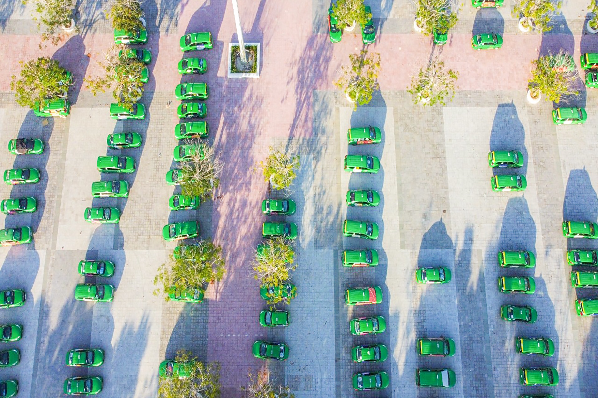 Canh vang khach o ben xe Da Nang anh 4