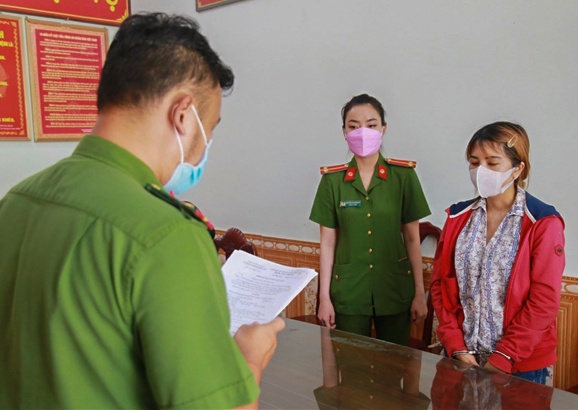 Nu giam doc chi nhanh ngan hang lua dao gan 15 ty hinh anh