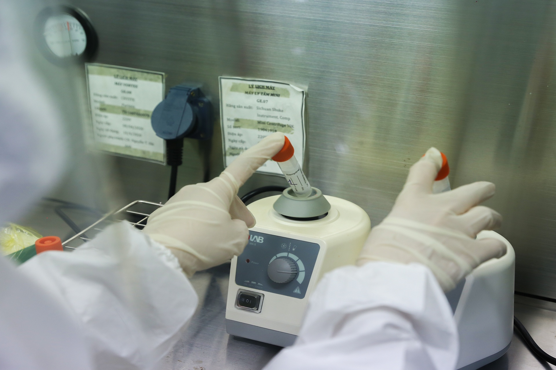 Da Nang xet nghiem cho hang chuc nguoi co nguy co nhiem SARS-CoV-2 anh 6