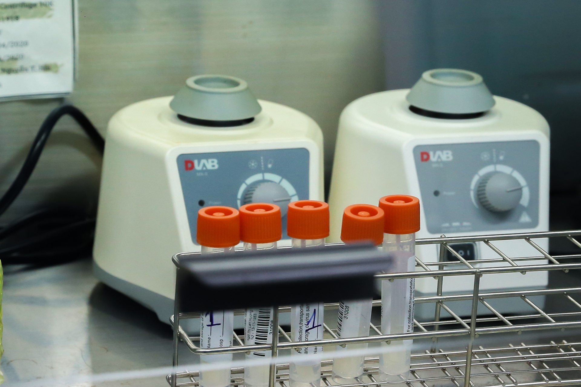 Da Nang xet nghiem cho hang chuc nguoi co nguy co nhiem SARS-CoV-2 anh 4