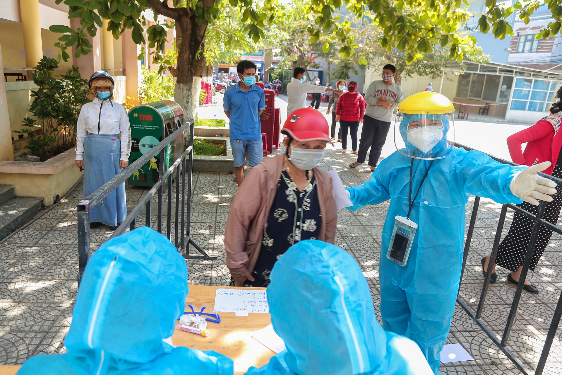 Đà Nẵng có thêm 12 ca dương tính với nCoV ngoài cộng đồng ảnh 1 Da Nang co them 12 ca duong tinh voi nCoV ngoai cong dong anh 1