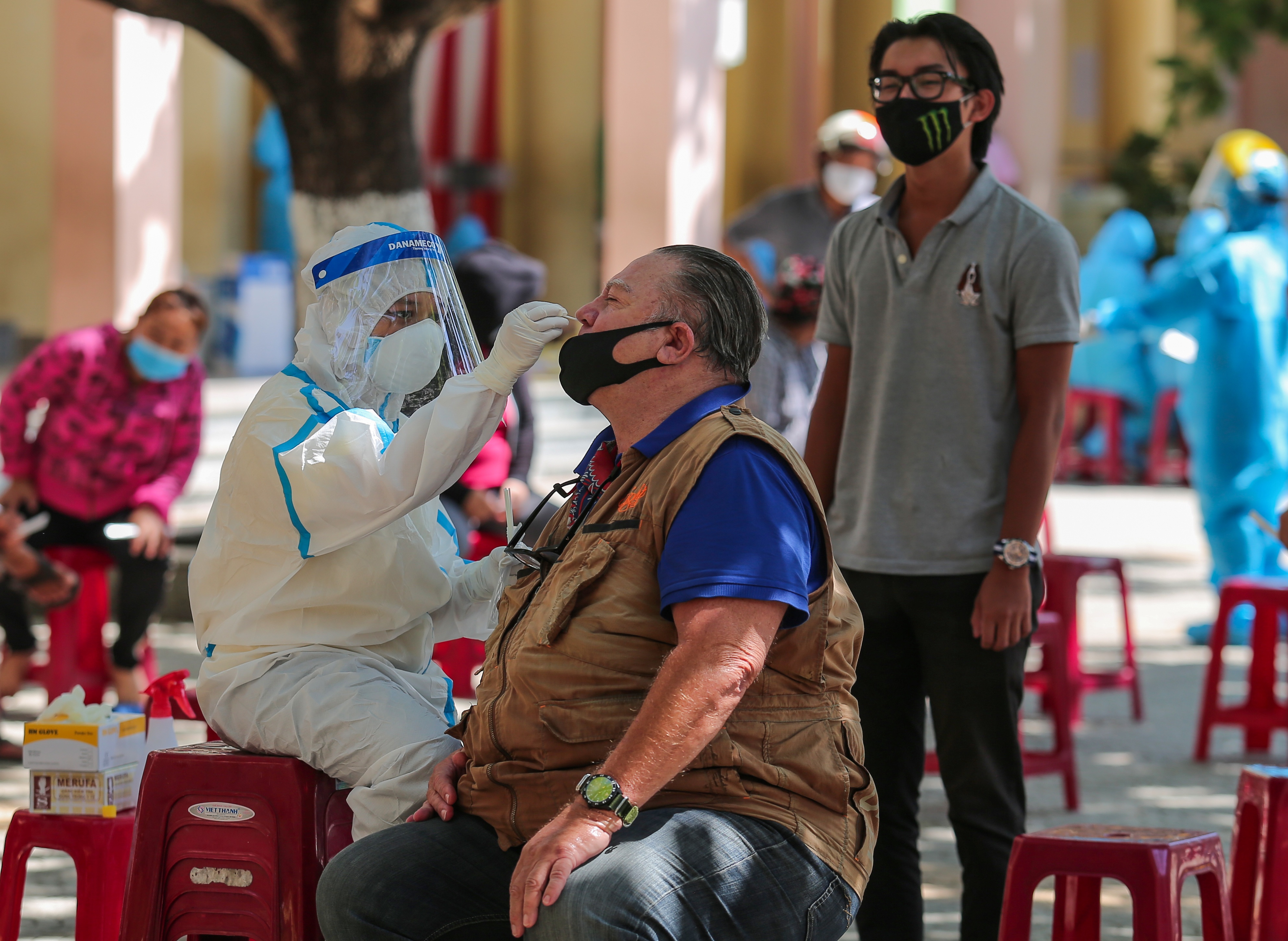 Da Nang xet nghiem dich Covid-19 cho dan anh 6
