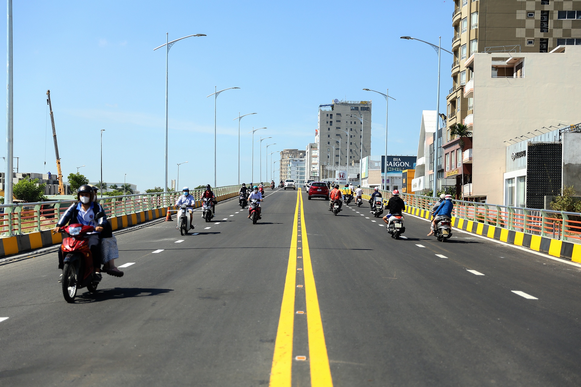 Thong xe cau vuot o Da Nang anh 1