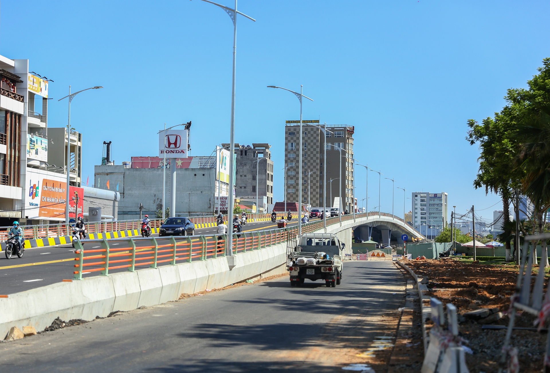 Thong xe cau vuot o Da Nang anh 2