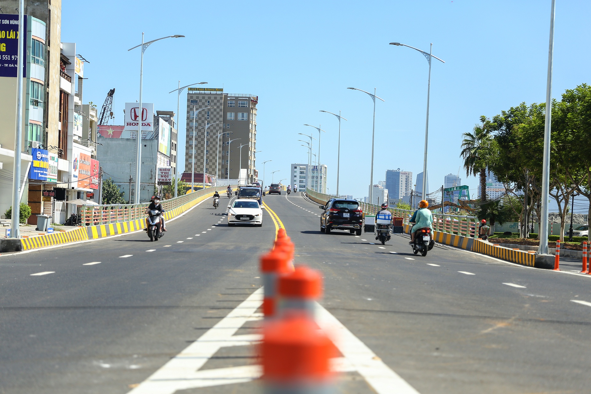 Thong xe cau vuot o Da Nang anh 3