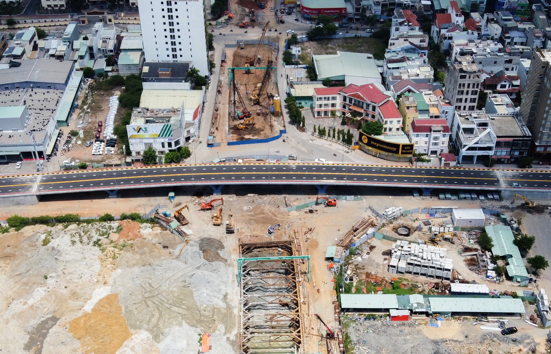 Thong xe cau vuot o Da Nang anh 4