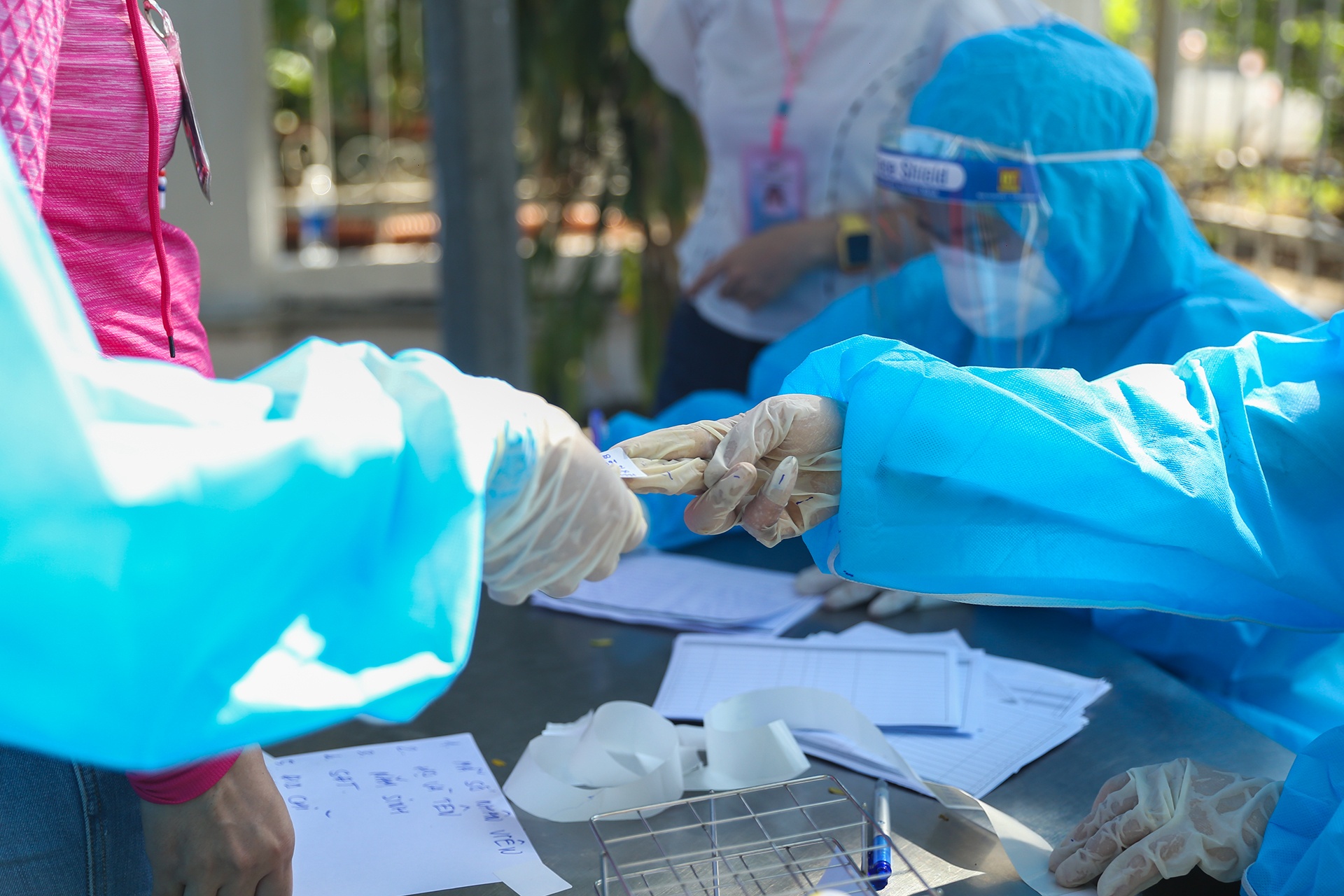 6.500 cong nhan o Khu cong nghiep An Don duoc lay mau xet nghiem anh 6