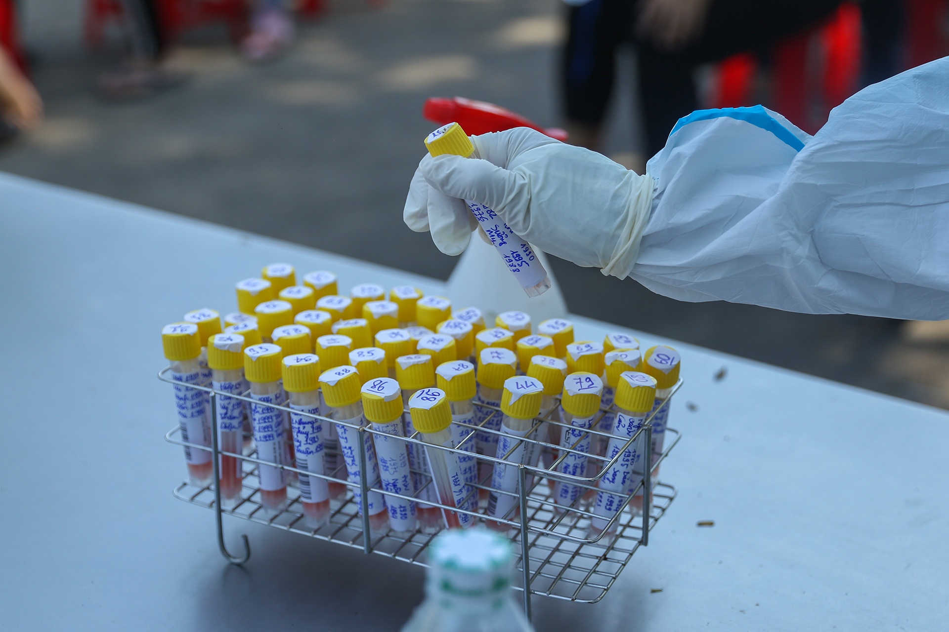 6.500 cong nhan o Khu cong nghiep An Don duoc lay mau xet nghiem anh 9