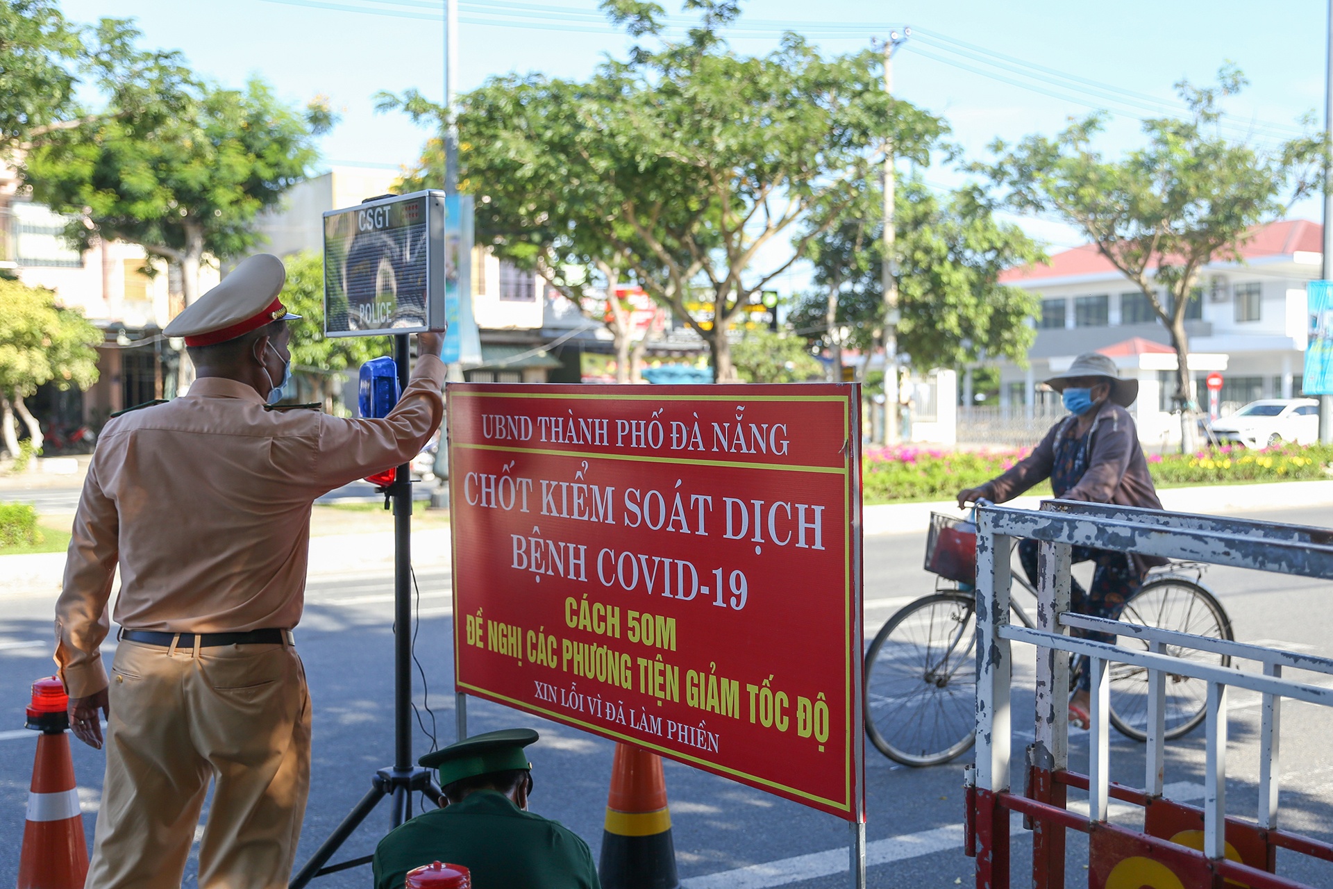 Bi thu Da Nang kiem tra cong tac phong chich anh 2