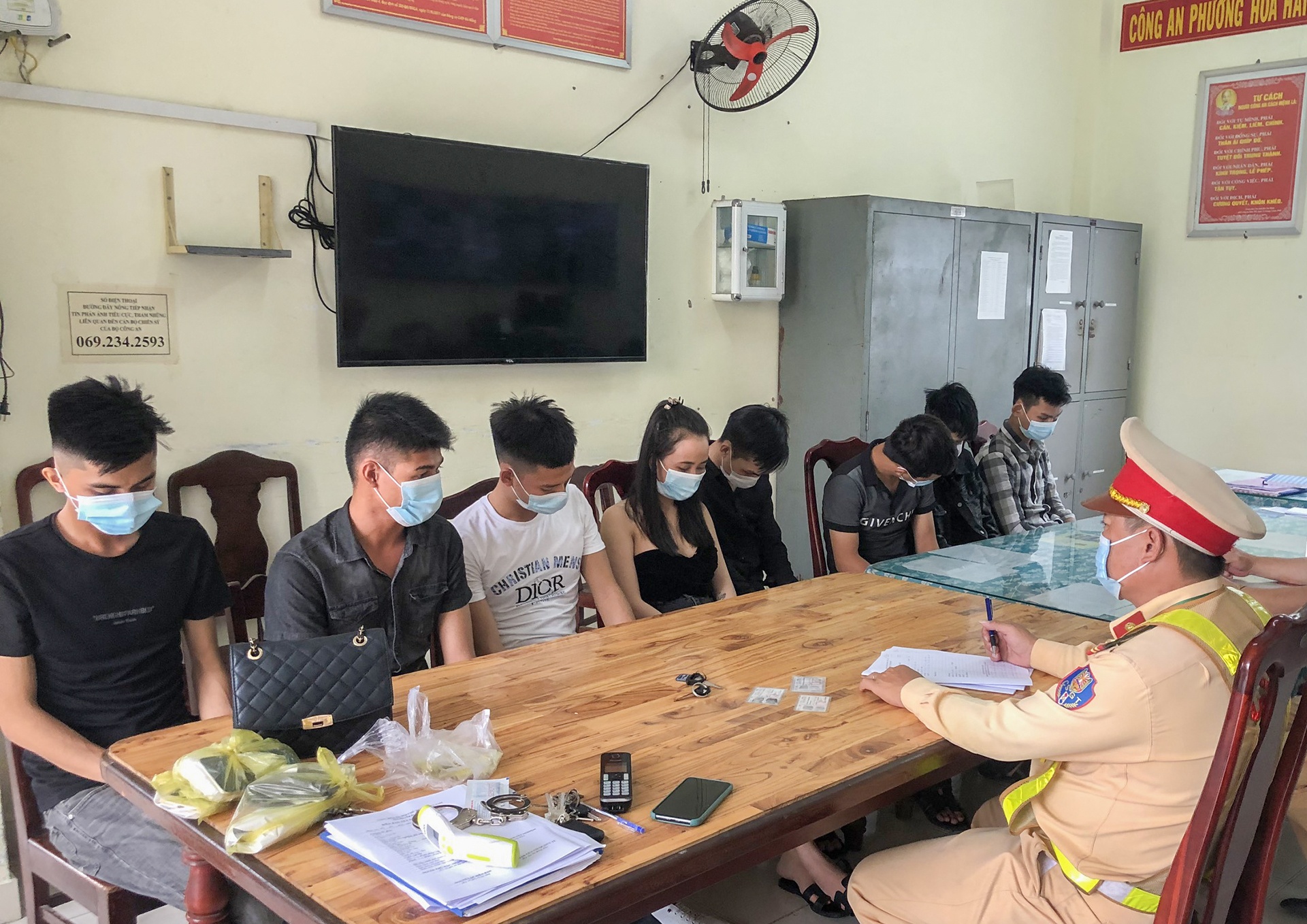 Phát hiện 8 người phê ma túy ảnh 1 Phat hien 8 nguoi phe ma tuy anh 1