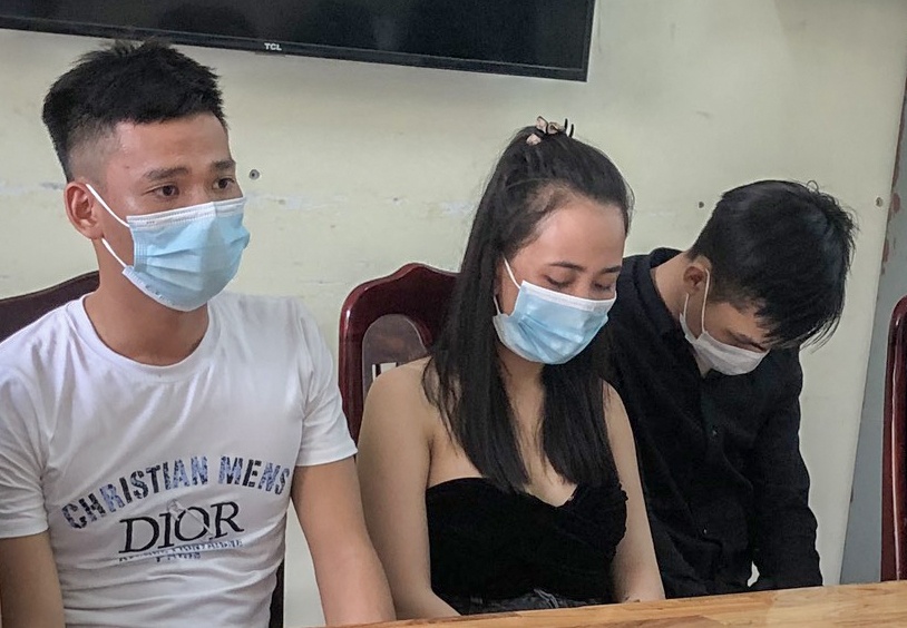 Phat hien 8 nguoi phe ma tuy khi khai bao y te o chot kiem dich hinh anh