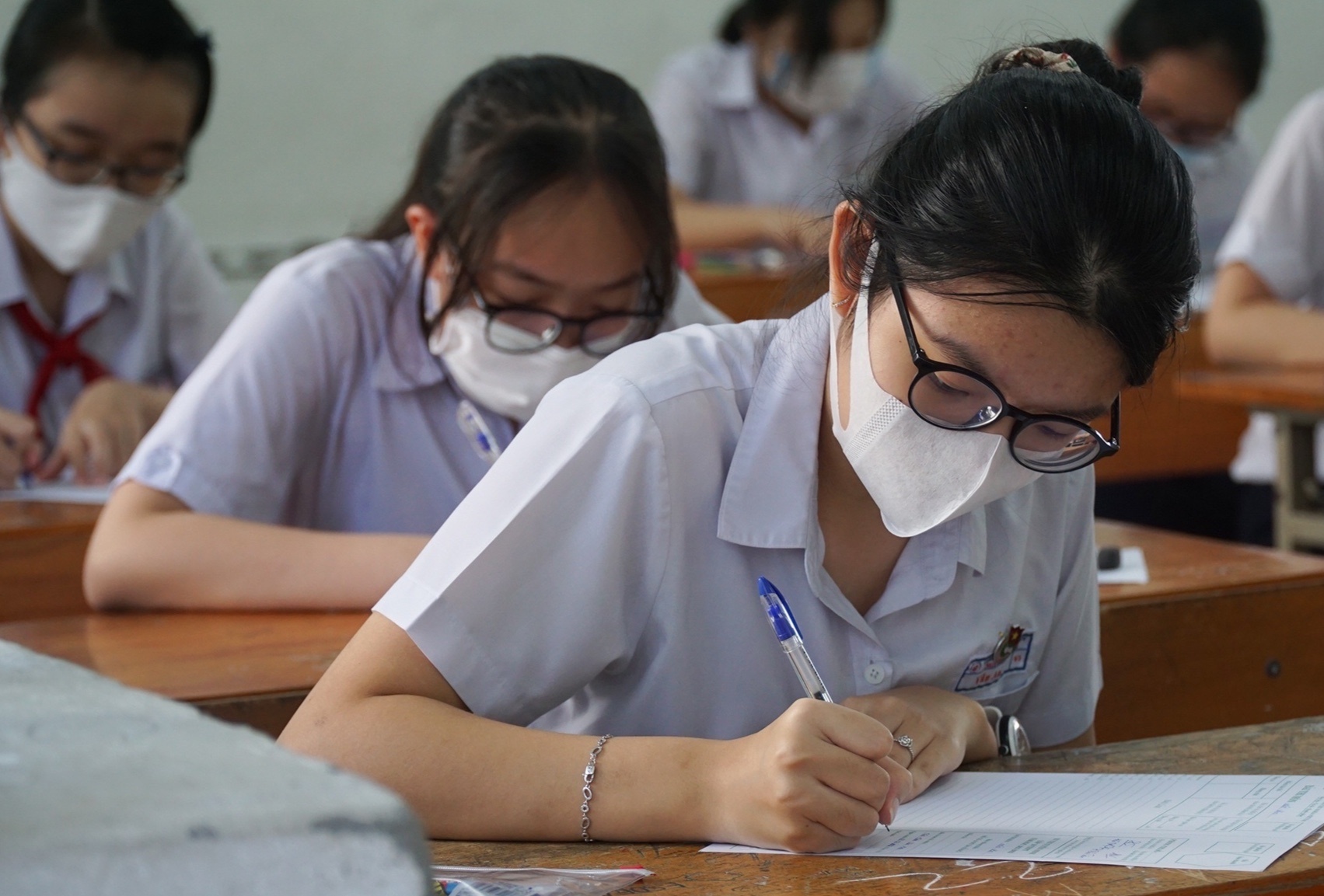 Hoc sinh Da Nang deo khau trang thi vao lop 10 hinh anh