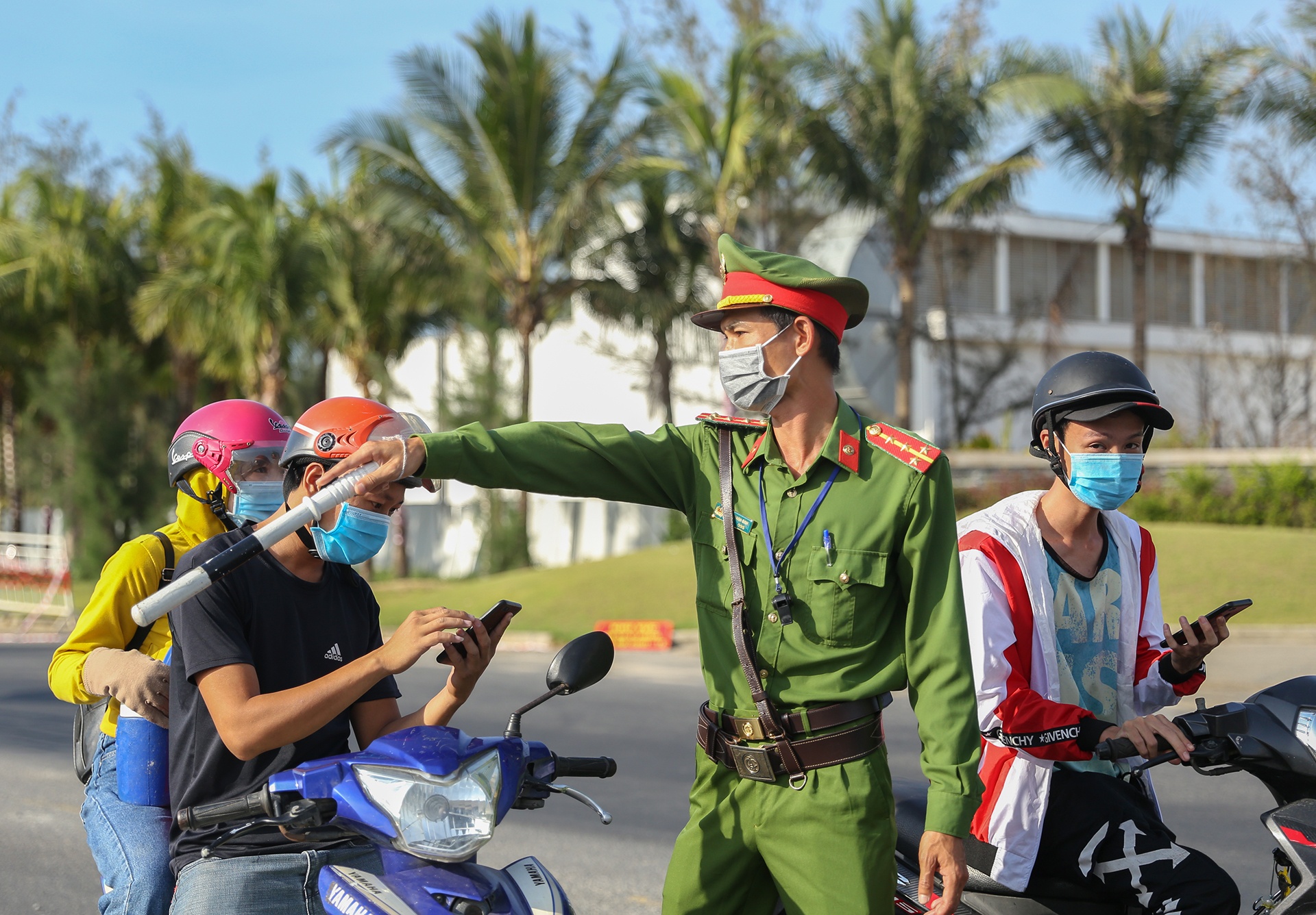 Da Nang giai thich viec thu phi cach ly nguoi ve tu vung dich anh 1