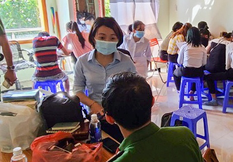 Hon 20 nguoi tu tap gioi thieu san pham chuc nang hinh anh