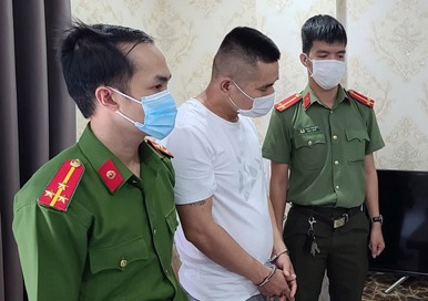 Nguoi dan ong Trung Quoc tu thu sau 8 thang nhap canh trai phep hinh anh