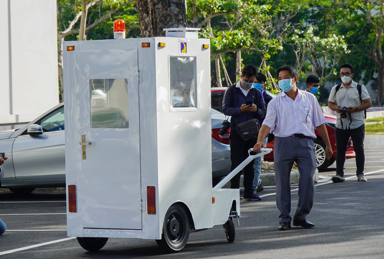 Phat minh cabin cho benh nhan Covid-19 trong khu cach ly hinh anh