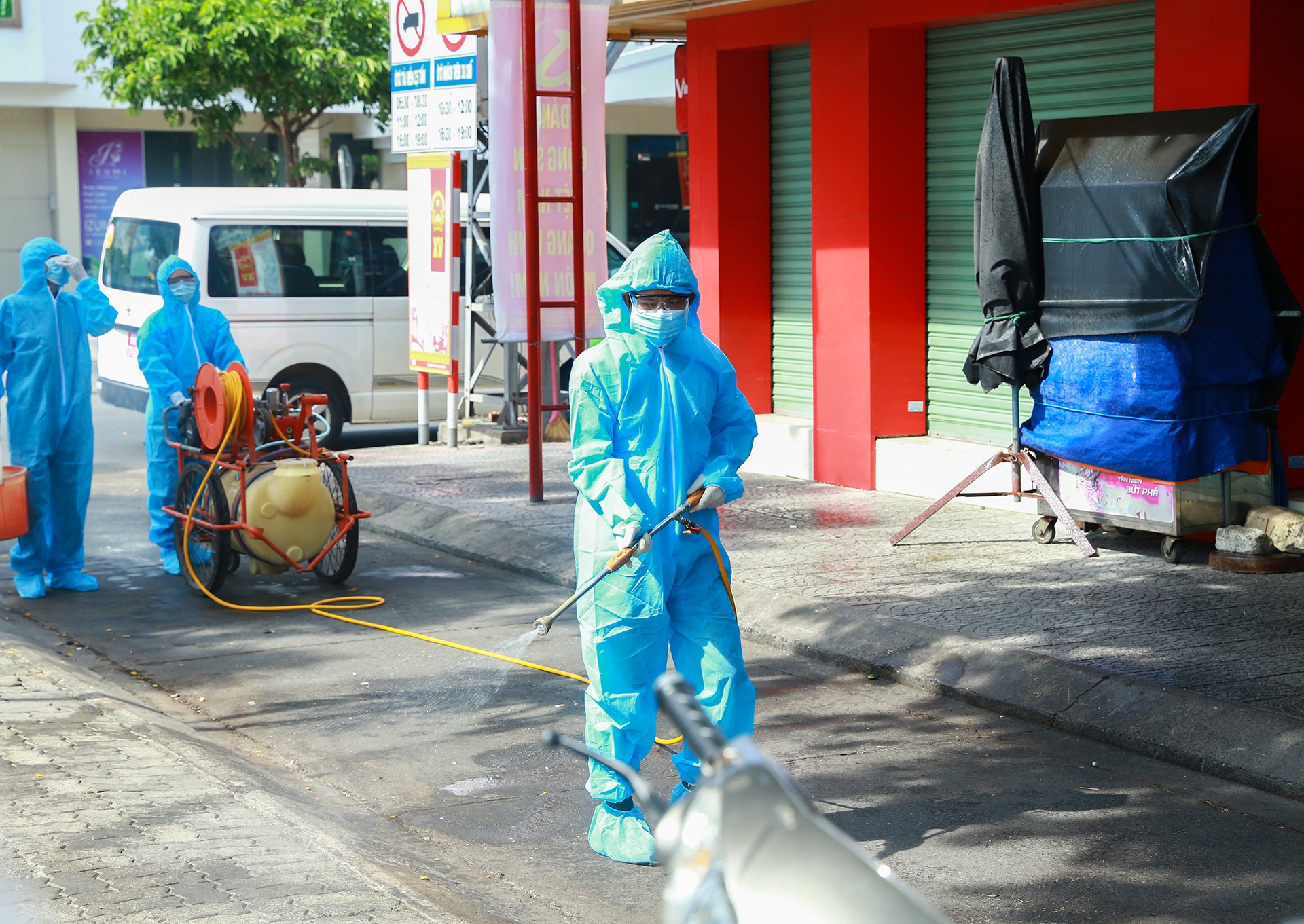 Cu ong duong tinh voi nCoV tung du dam tang anh 1
