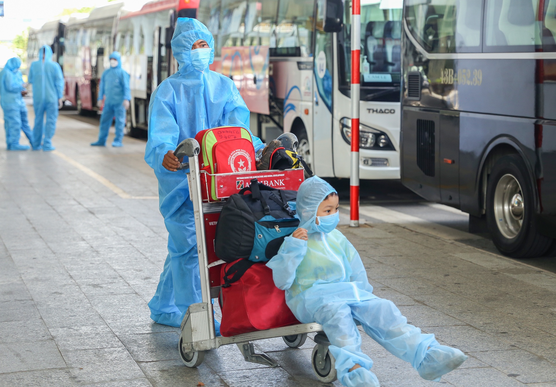 Nguoi Da Nang: 'Me con toi rat may man khi duoc ve que nha' hinh anh