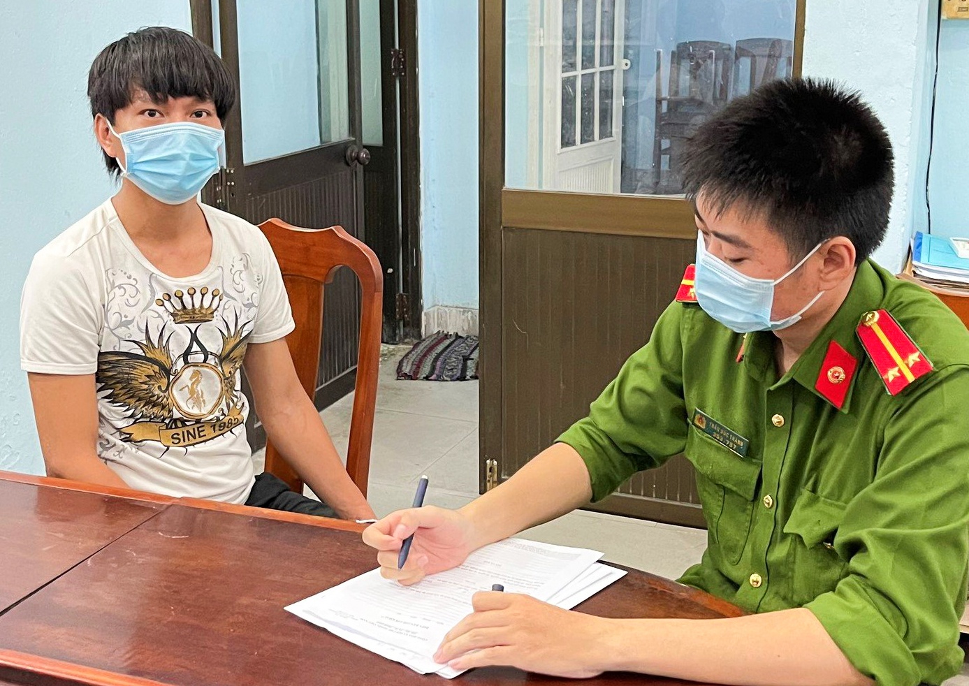 Bat nguoi dan ong quan he tinh duc voi ban gai 15 tuoi anh 1