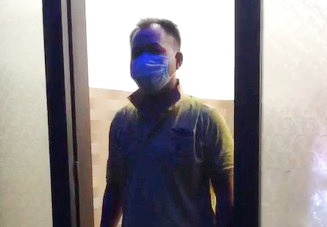 Nguoi dan ong vuot chot kiem soat dich, danh ban bi thuong hinh anh