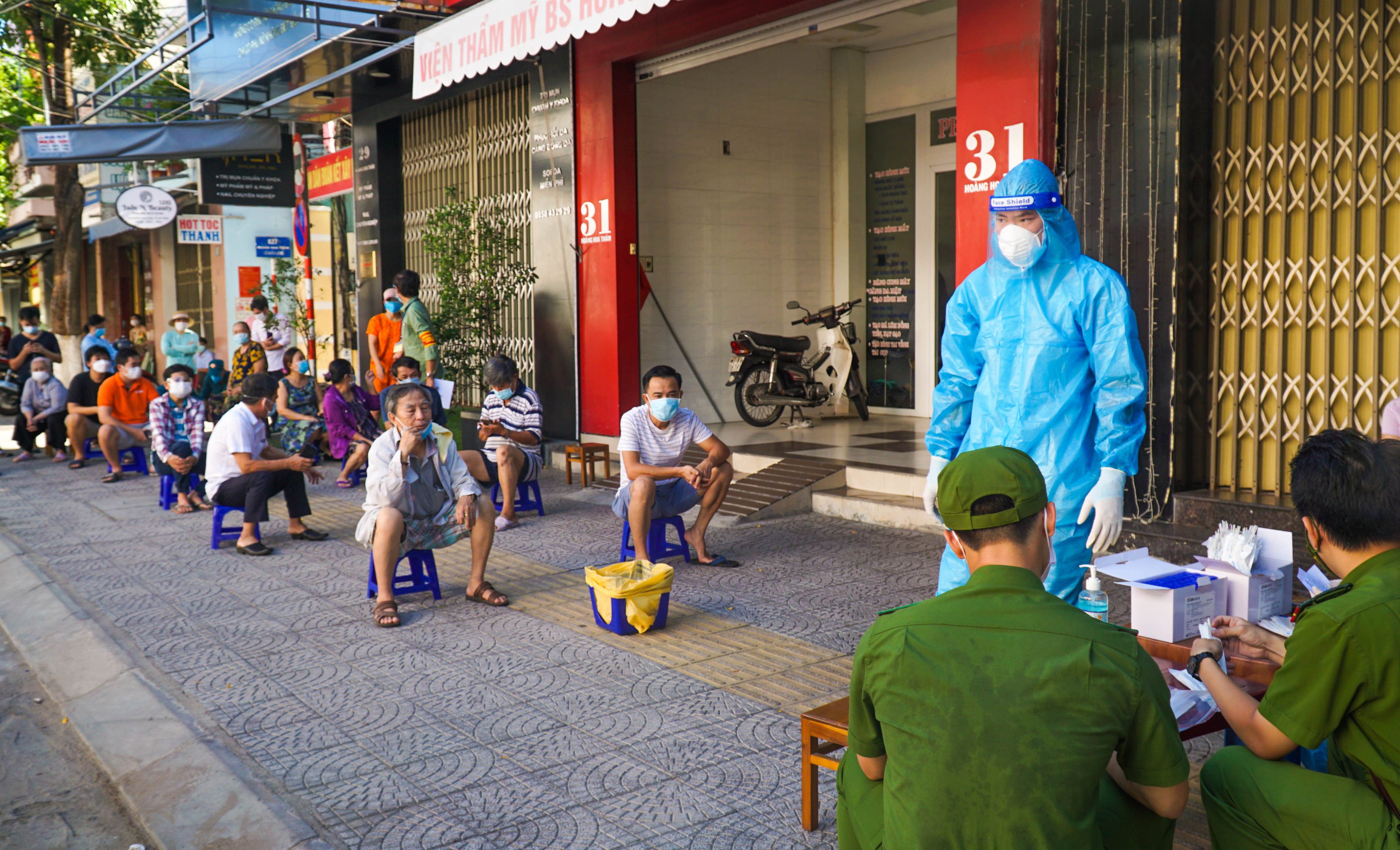 Da Nang yeu cau nguoi dan o yen trong nha them 3 ngay anh 2