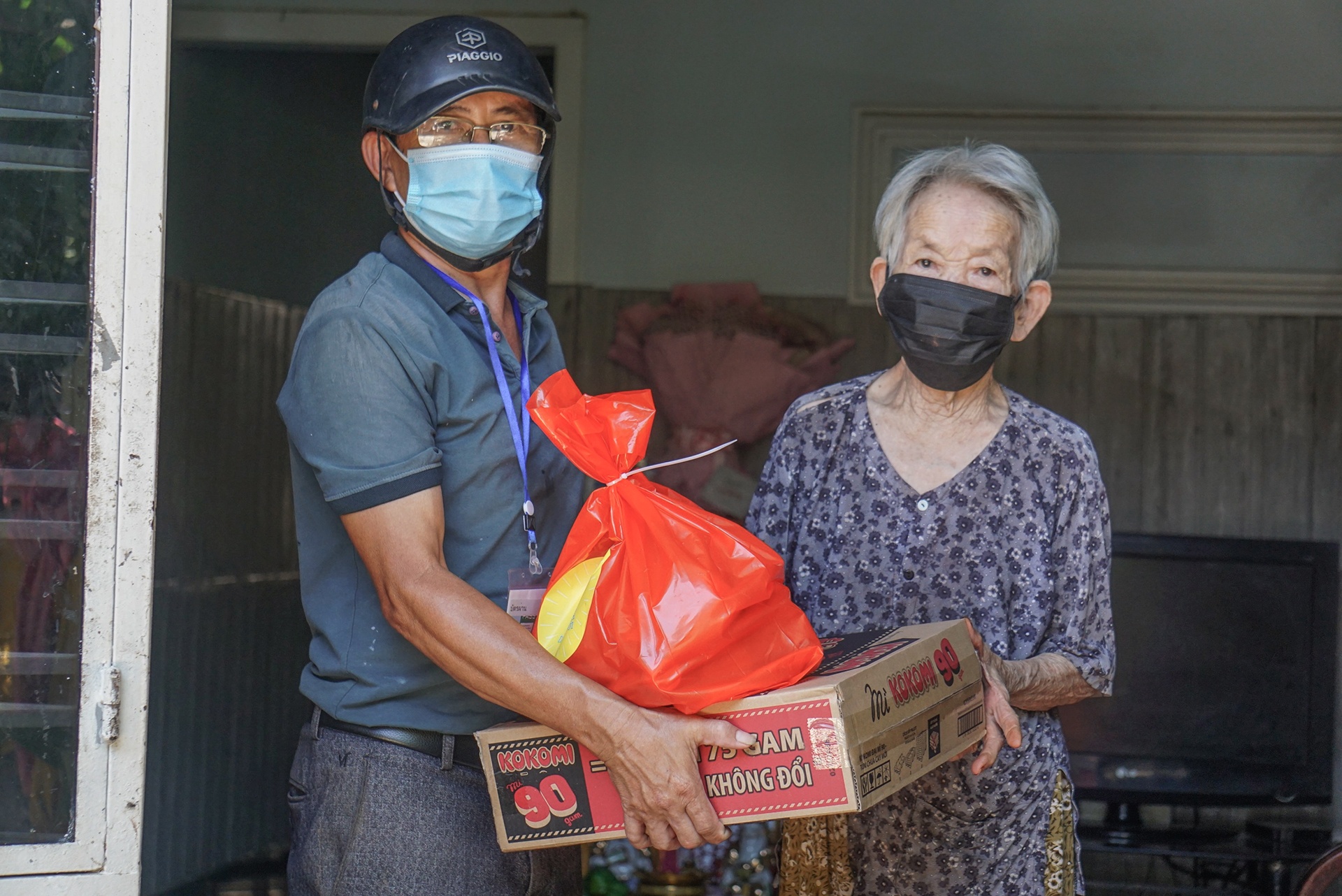 Nguoi Da Nang o yen trong nha de phong chong dich anh 2