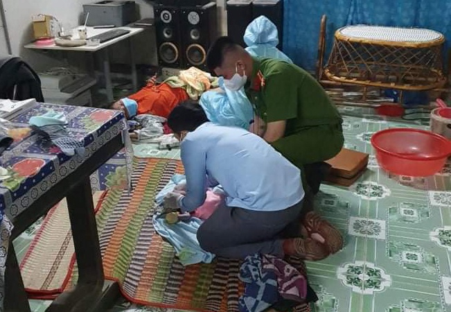 Trung uy canh sat vuot 8 km duong rung giup san phu sinh con hinh anh