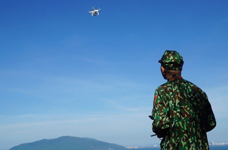 Da Nang su dung flycam, camera giam sat gian cach cua nguoi dan hinh anh