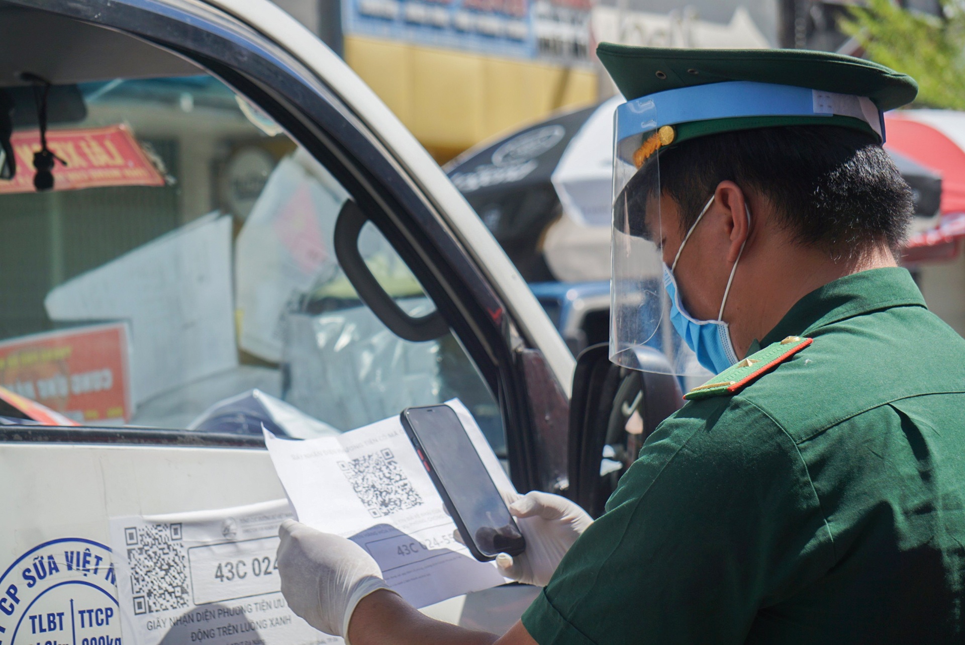 Doanh nghiep kien nghi bai bo cac thu tuc ruom ra de mo cua tro lai hinh anh