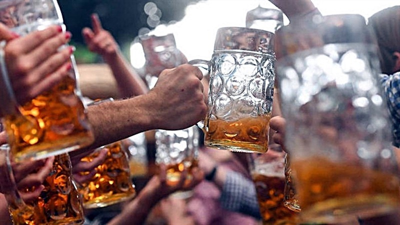 9 nguoi tu tap an nhau dot dich bi de nghi xu phat hon 140 trieu hinh anh