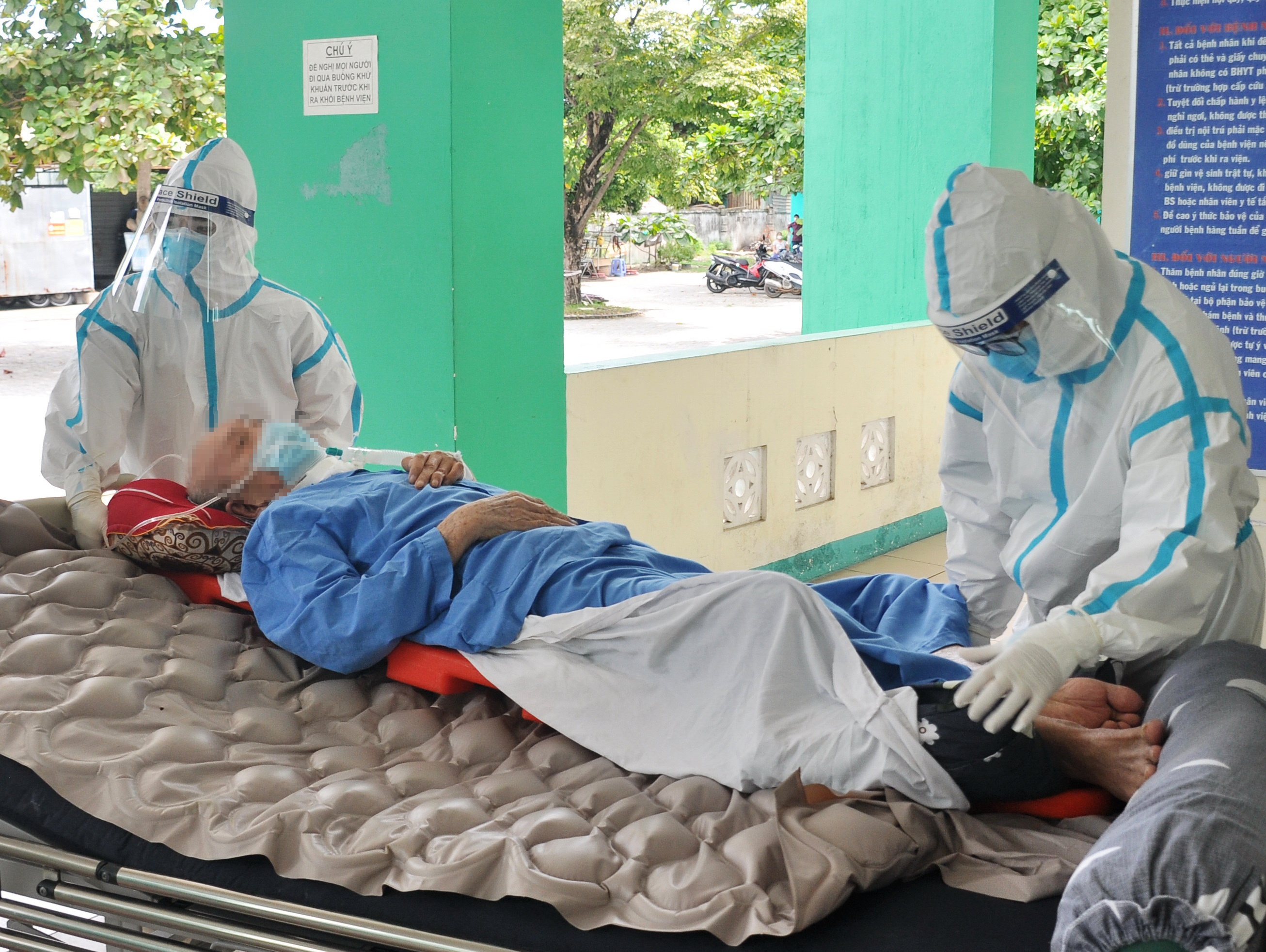 Tung duoc tien luong tu vong, benh nhan cao tuoi khoi Covid-19 hinh anh