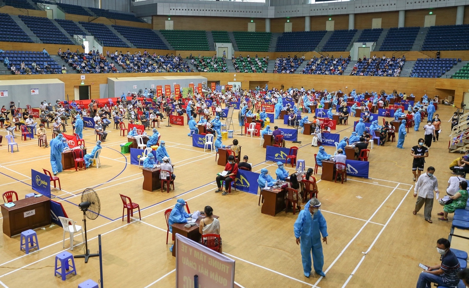 Da Nang tiem vaccine AstraZaneca cho hon 192.000 nguoi anh 1