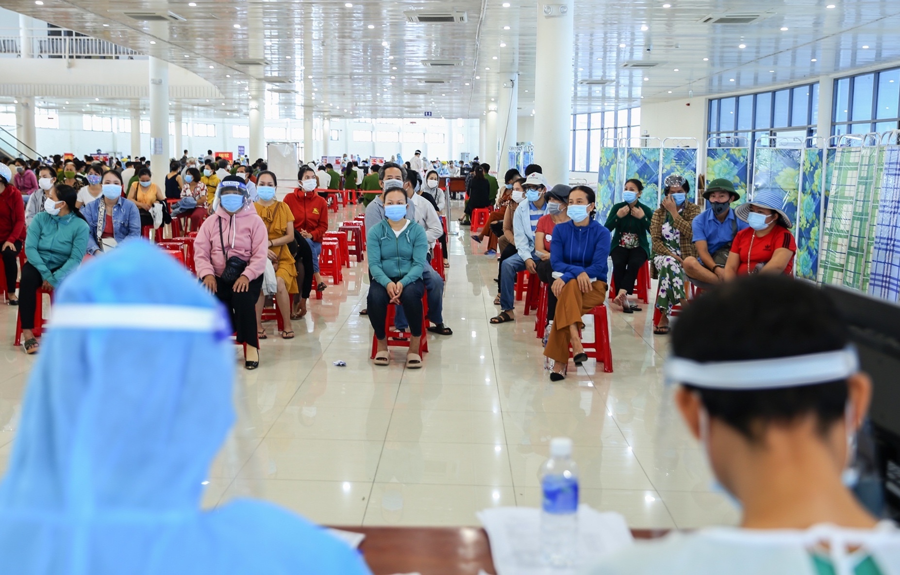 Da Nang tiem vaccine AstraZaneca cho hon 192.000 nguoi anh 2