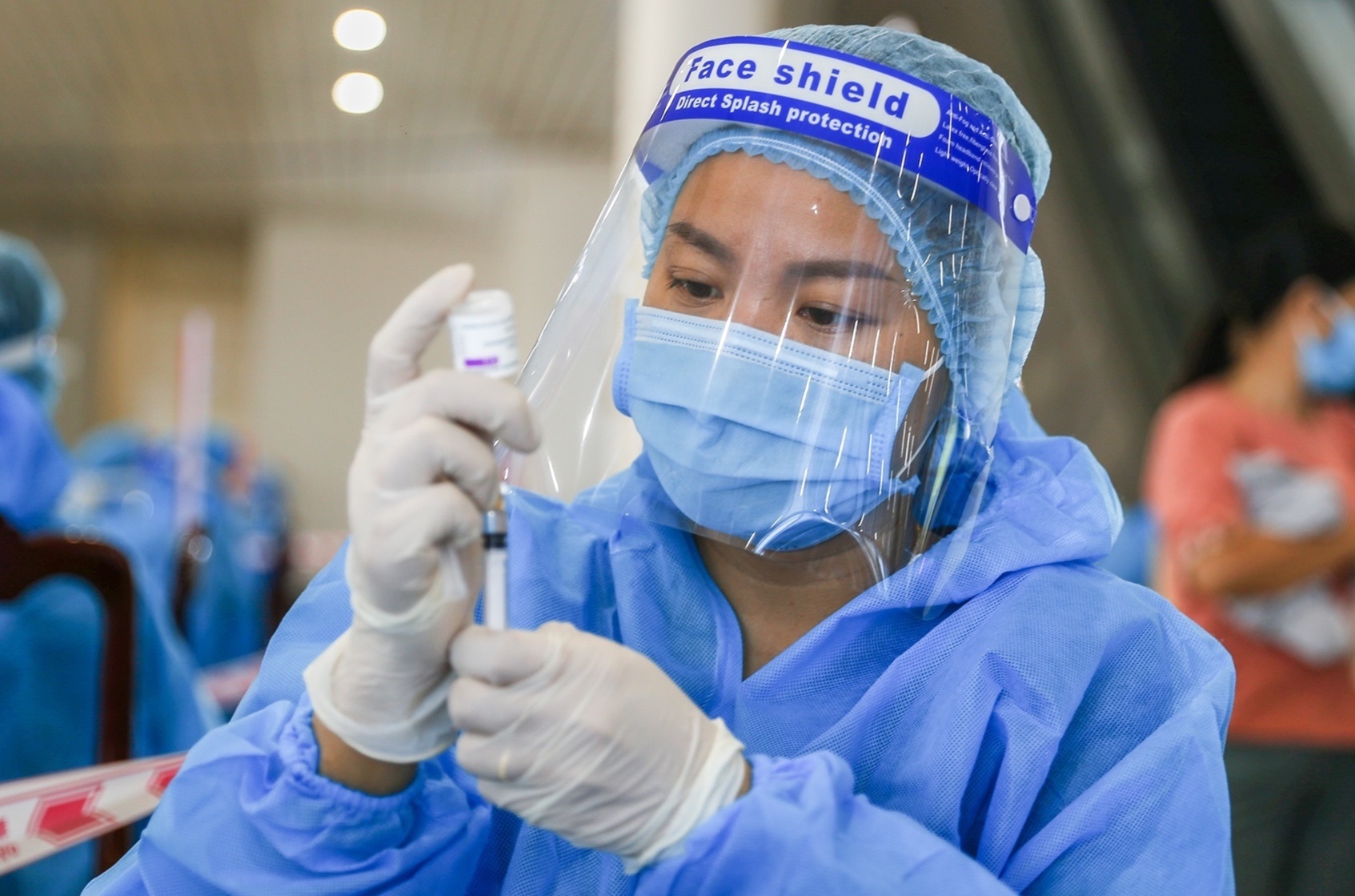 Da Nang tiem vaccine AstraZaneca cho hon 192.000 nguoi anh 5