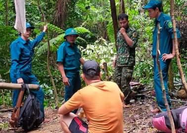 Dua 97 nguoi ra khoi rung, truoc khi bao so 5 do bo hinh anh