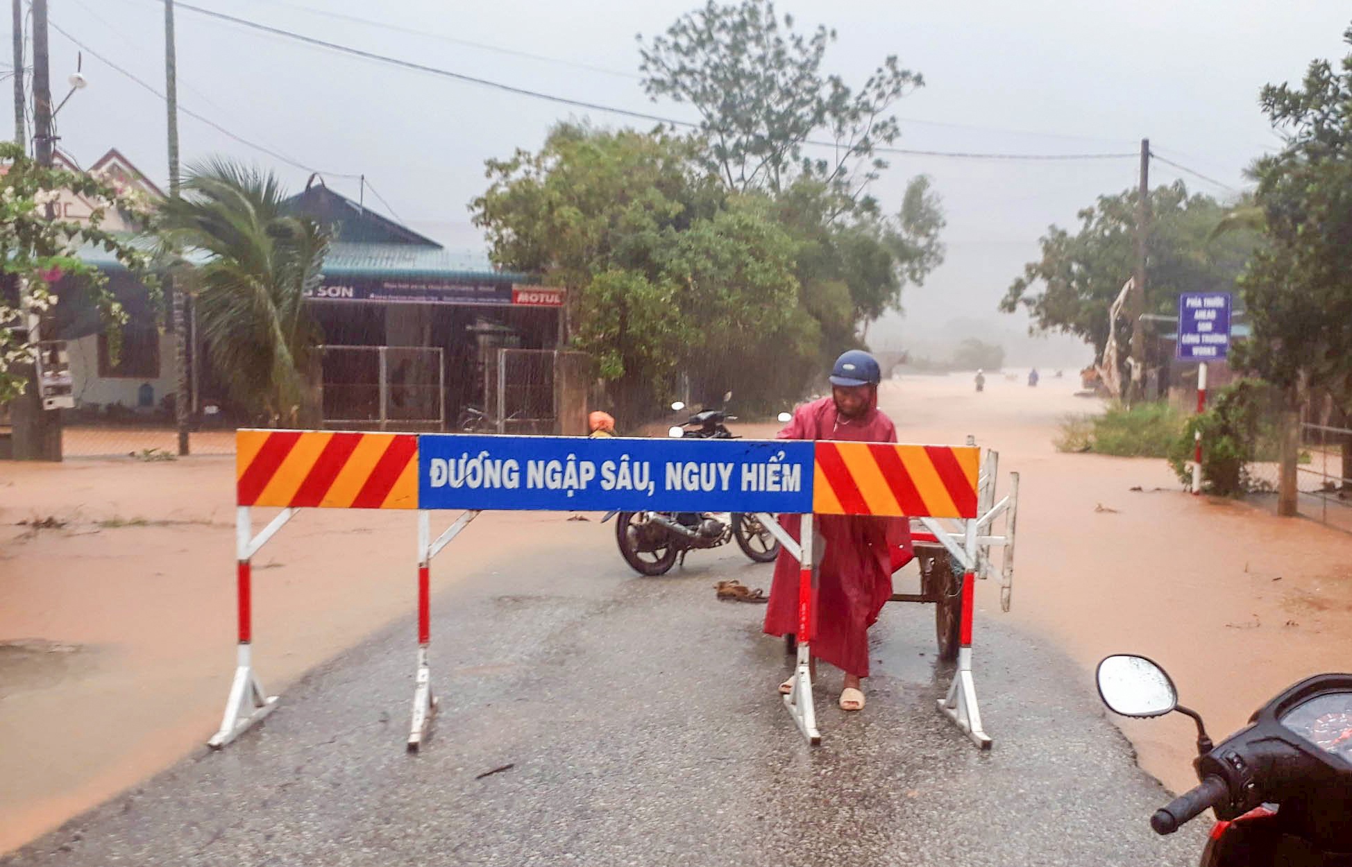 Hai tau ca gap nan, gan 30 ngoi nha toc mai do bao so 5 hinh anh