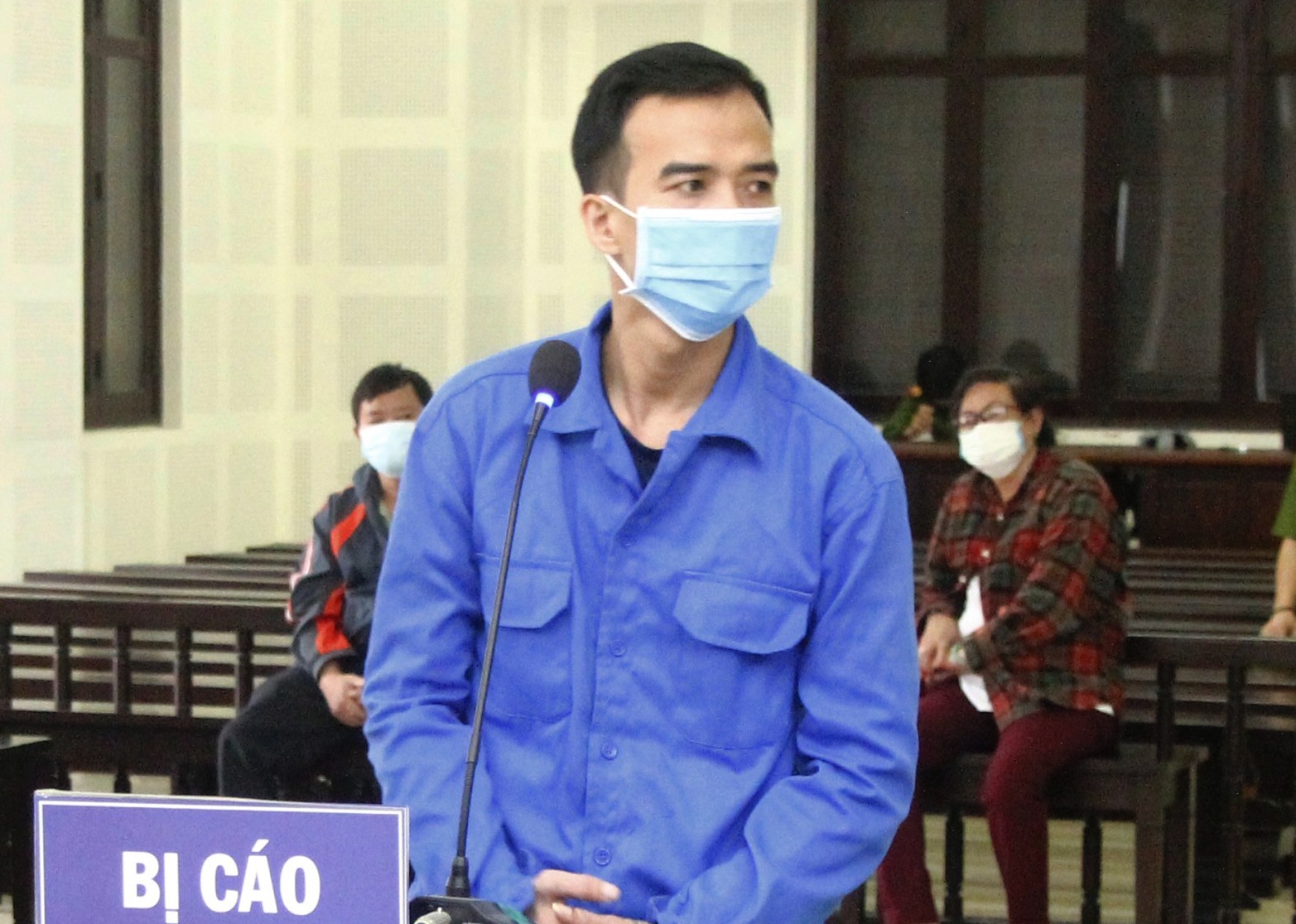 Nguoi dam ban nhau linh 12 nam tu hinh anh