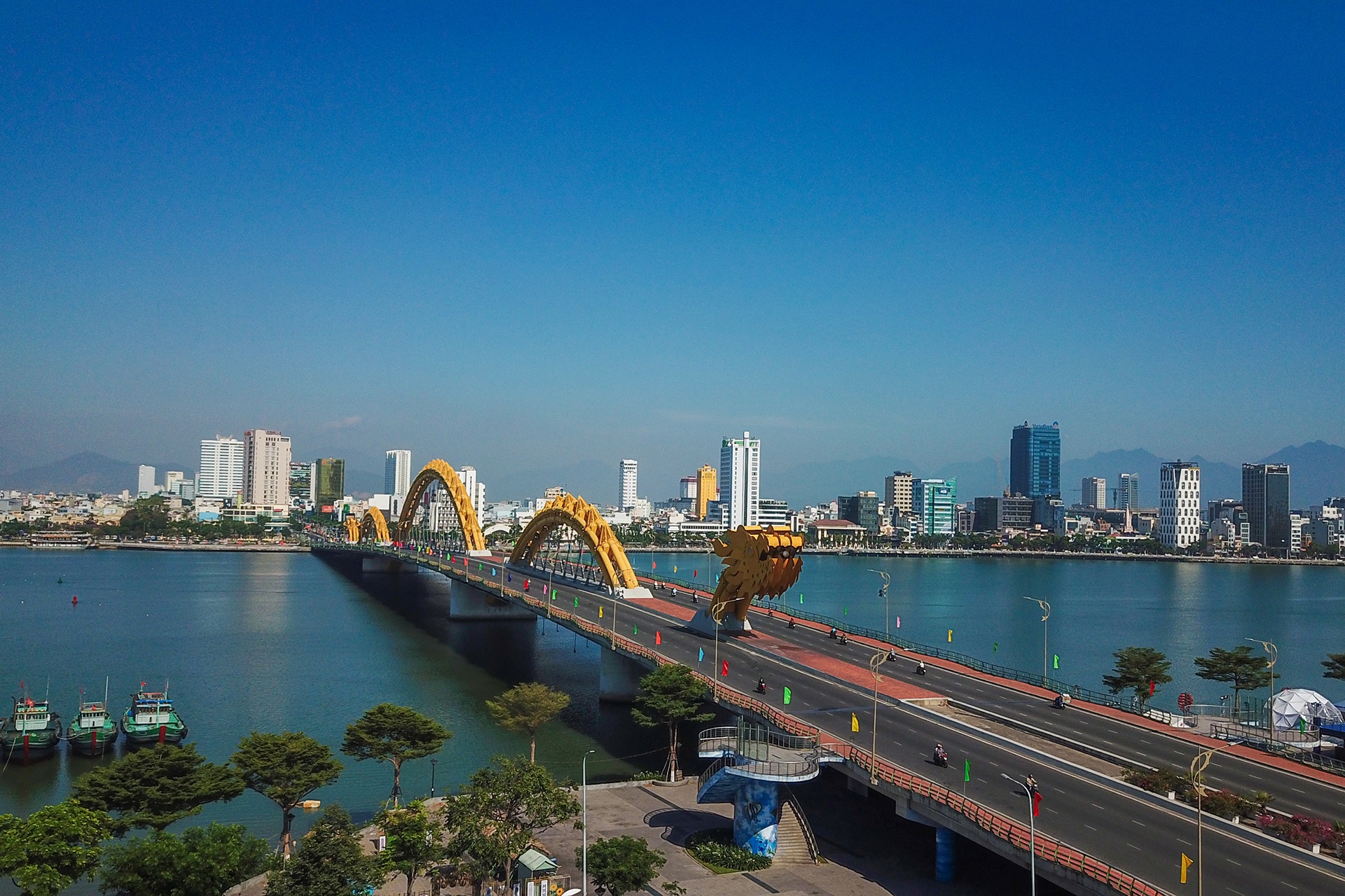 Ba kich ban vuc lai kinh te cua Da Nang hinh anh