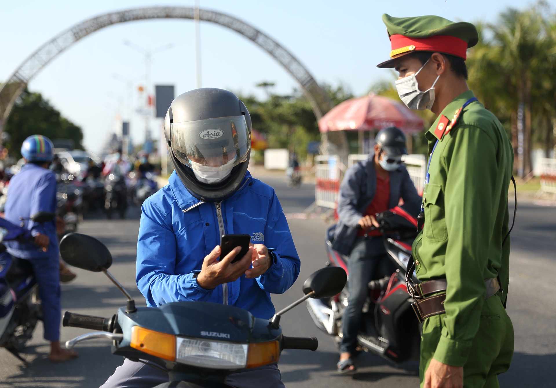 Da Nang chuyen trang thai thich ung an toan voi dich anh 1