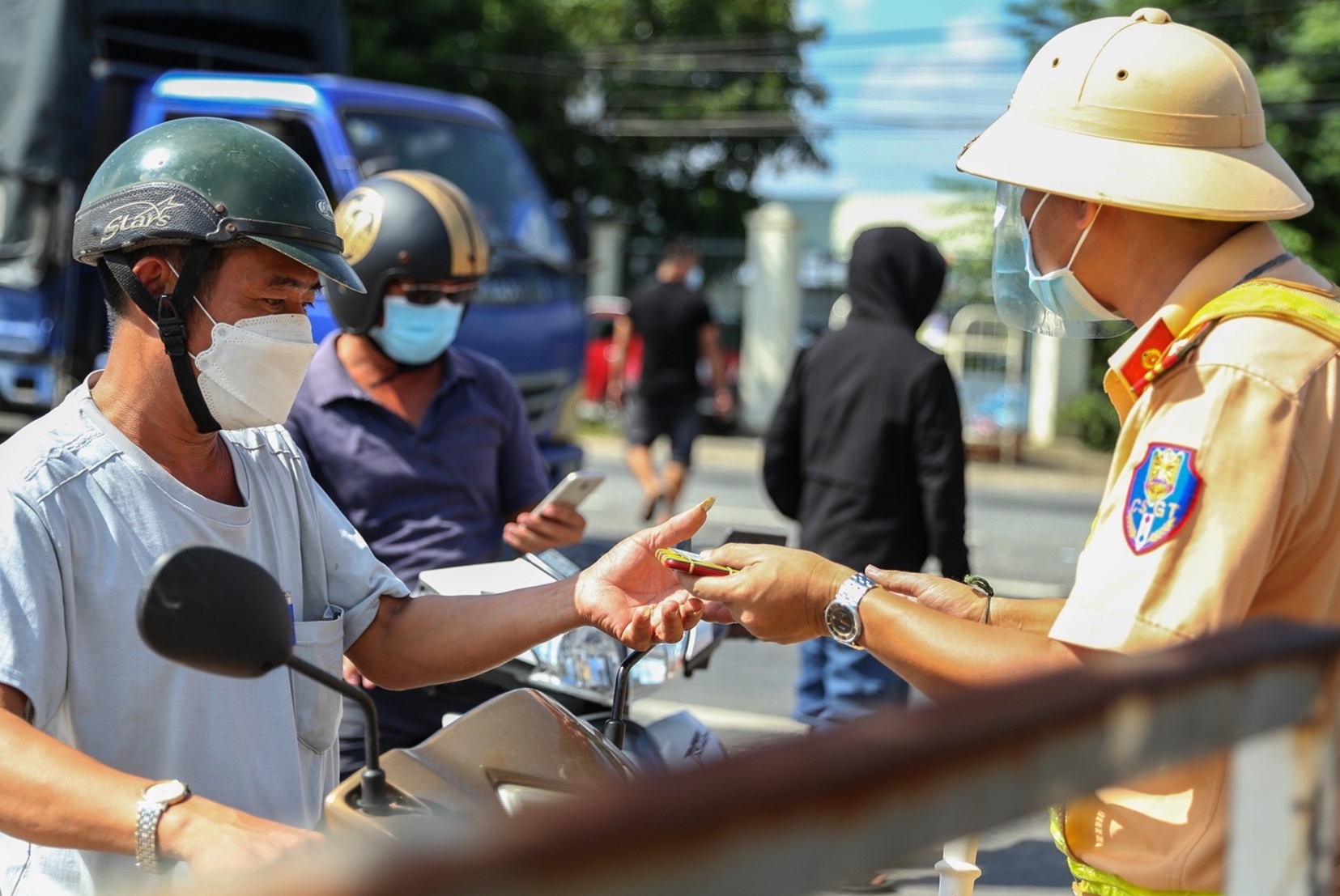 Da Nang don hoc sinh tro ve anh 7
