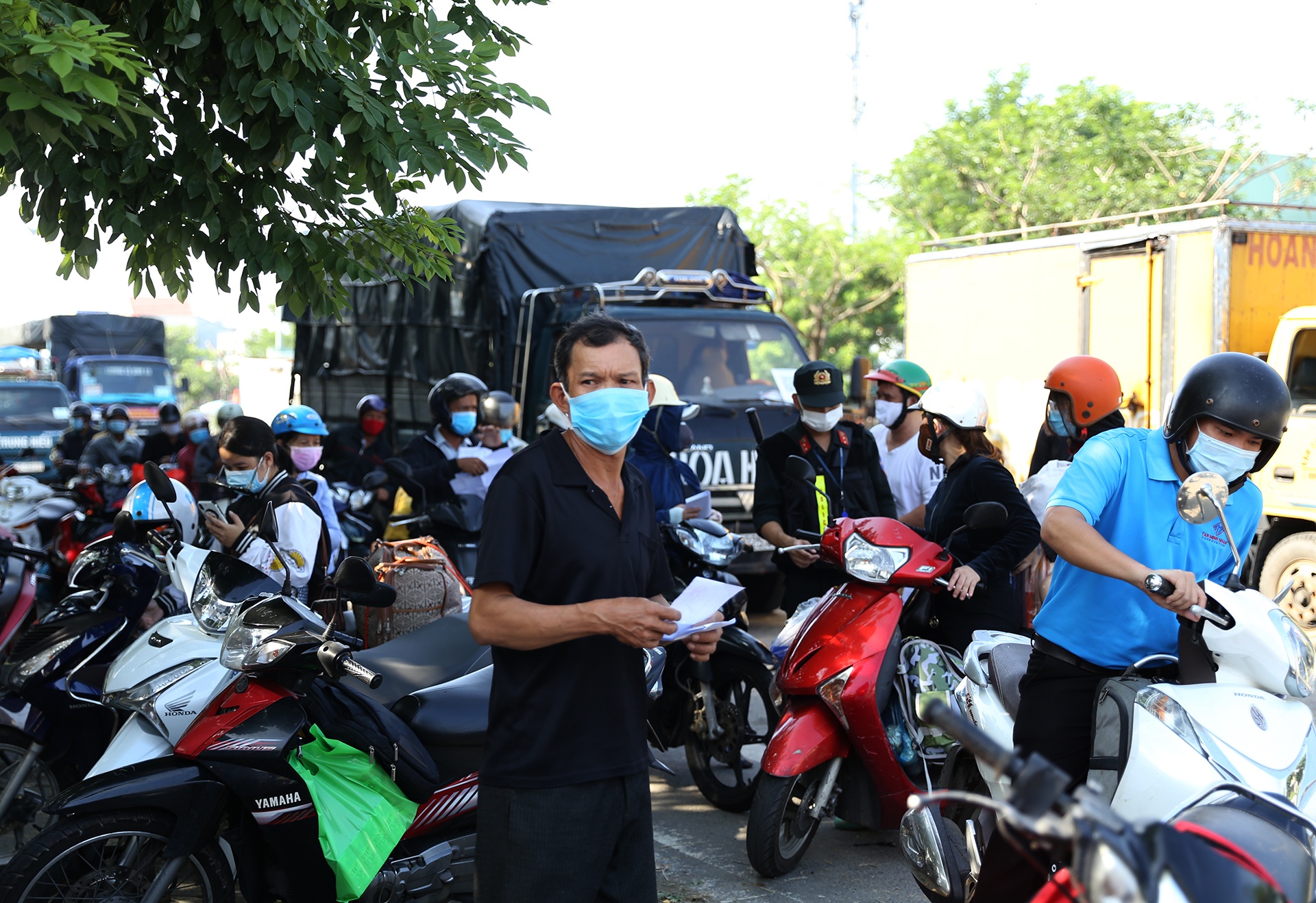 Nguoi dan ket tai cac chot kiem soat giua Quang Nam va Da Nang anh 9