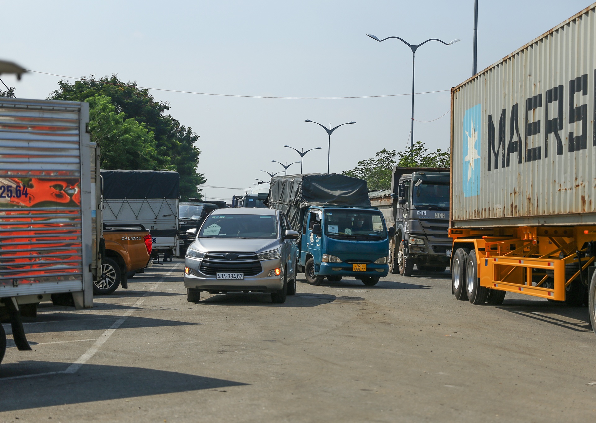 Nguoi dan ket tai cac chot kiem soat giua Quang Nam va Da Nang anh 3