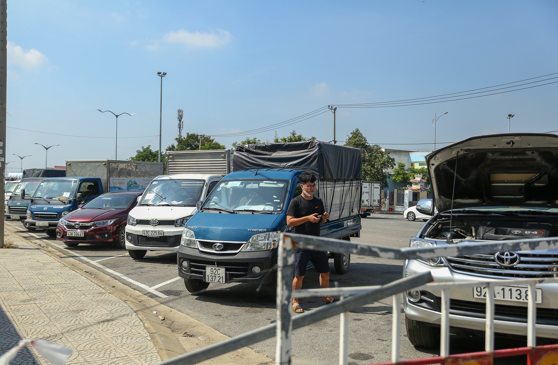 Nguoi dan ket tai cac chot kiem soat giua Quang Nam va Da Nang anh 4